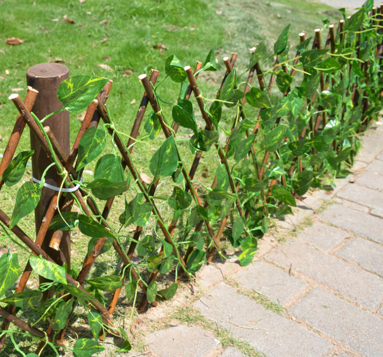 Expandable Ivy Garden Fence – Artificial Privacy Screen for Outdoor Spaces and Patios
