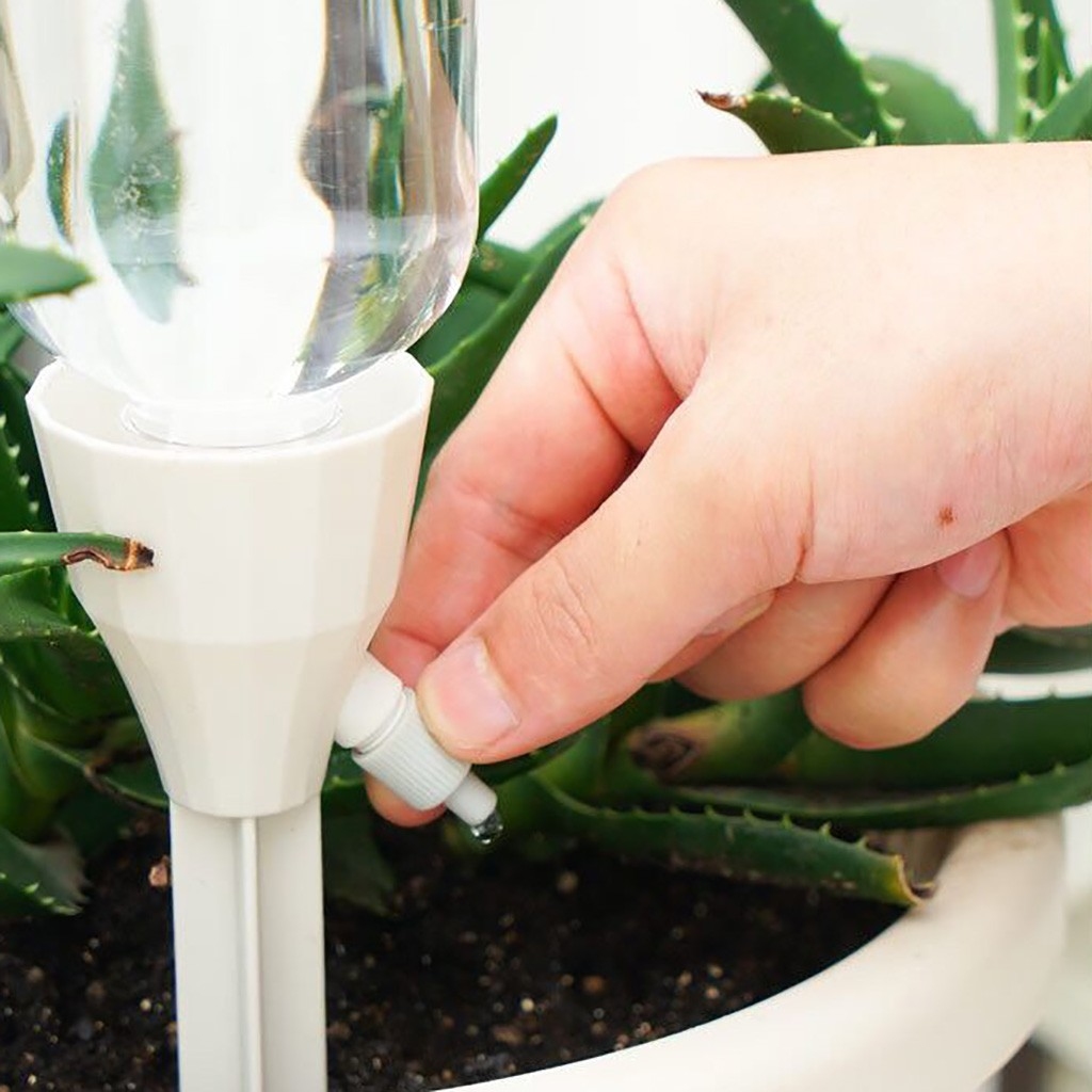 Self-Watering Plant System – Automatic Drip Irrigator with Bottle Attachment for Easy Care