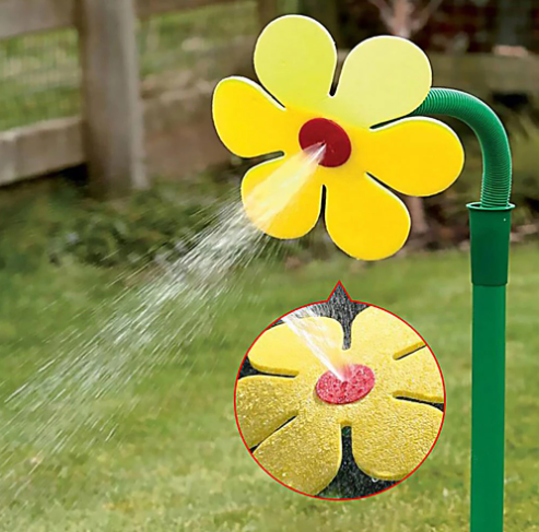 Interactive Daisy Lawn Sprinkler β Fun Watering Toy for Garden and Pets