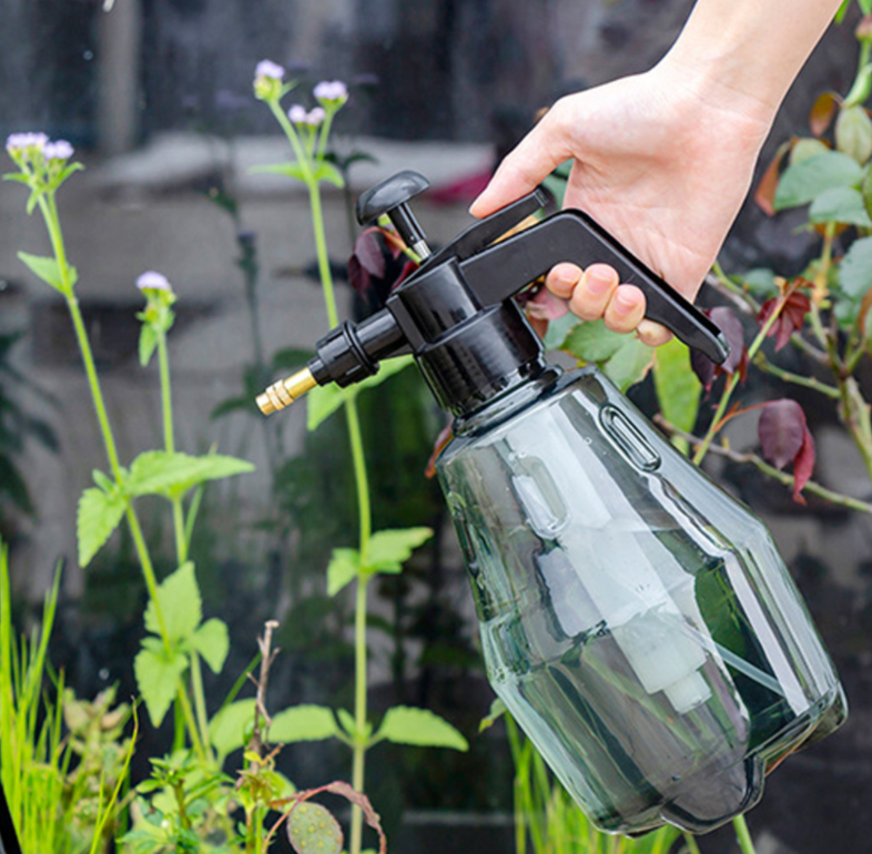 Manual Pressure Pump Spray Bottle - Efficient Sprayer for Garden and Plant Care