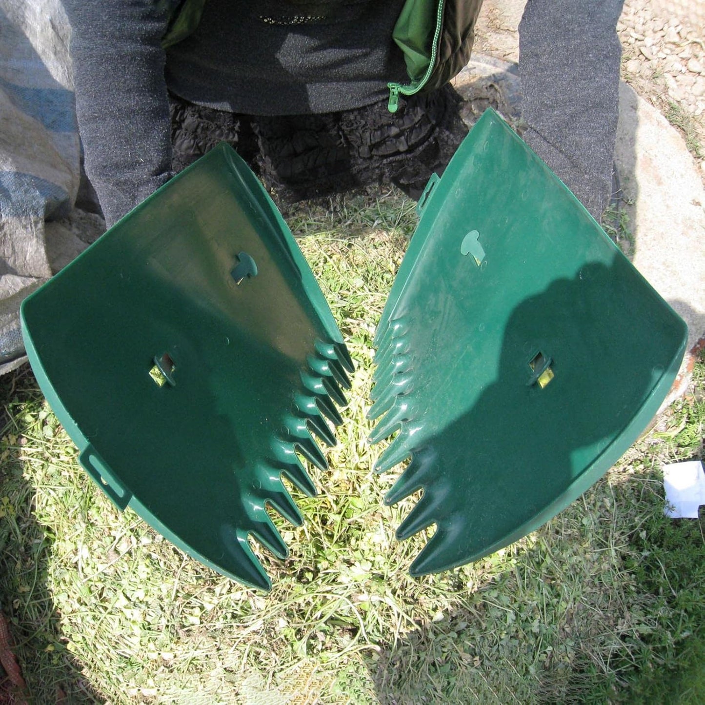 Ergonomic Garden Waste Collectors – Efficient Tool for Grass, Leaves, and Yard Cleanup