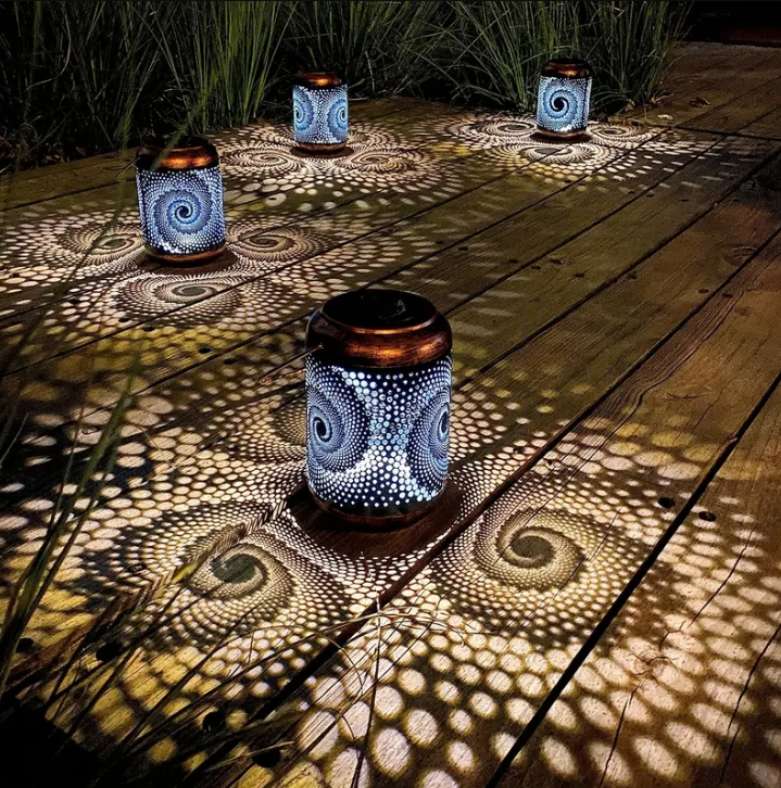 Artistic Solar Lantern – Mesmerizing Light Patterns for Outdoor Ambiance