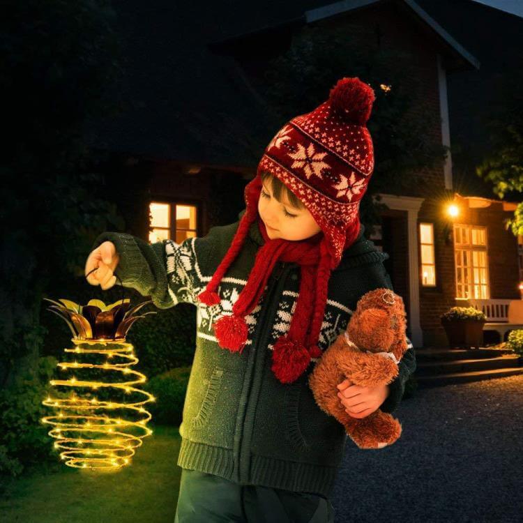 Solar Pineapple Garden Light | LED Outdoor Lantern