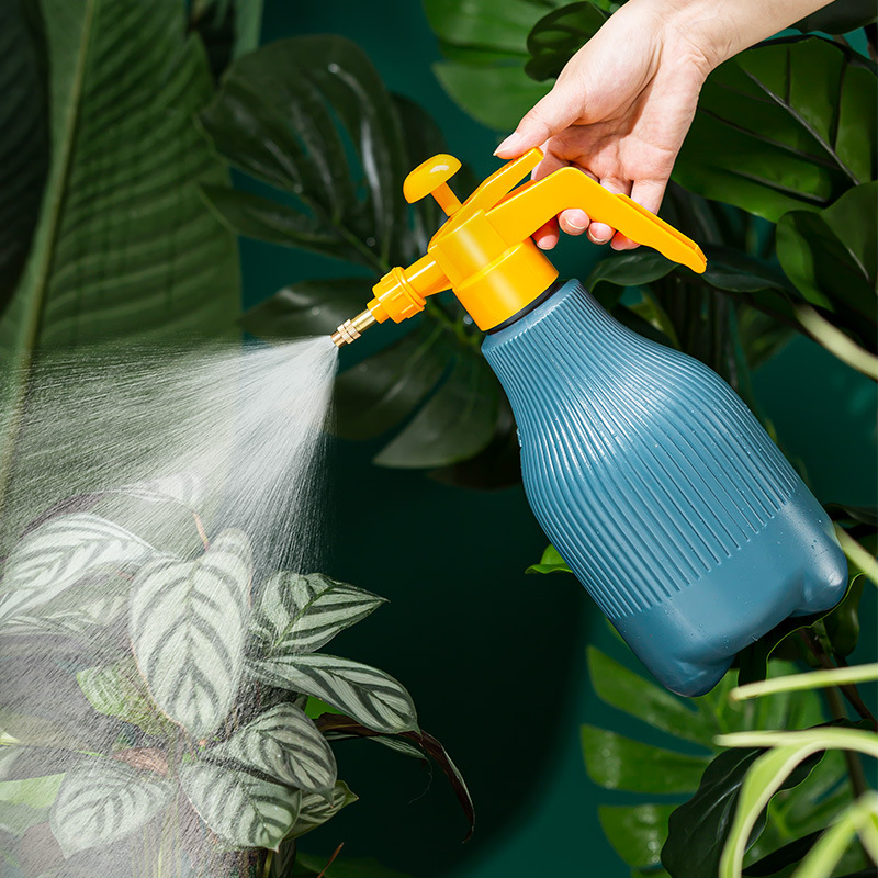 Nordic Pressure Spray Bottle - Efficient Plant Watering with Pump Action