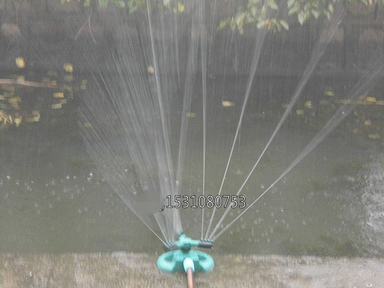 360° Rotating Garden Sprinkler – Adjustable Lawn Irrigation System for Efficient Watering