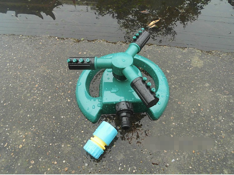 360° Rotating Garden Sprinkler – Adjustable Lawn Irrigation System for Efficient Watering