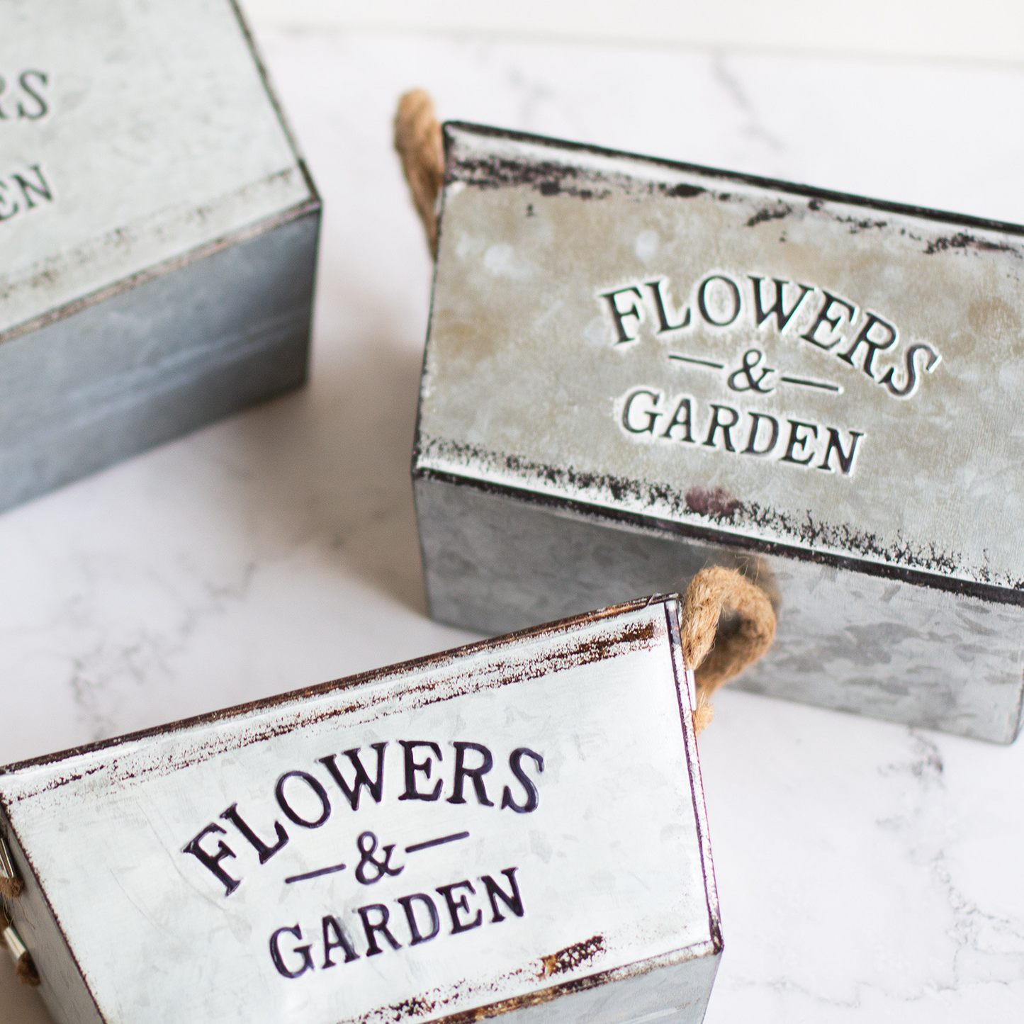 Metal Garden Planter with Hemp Rope Handles – Decorative Flower Pot for Outdoor Use