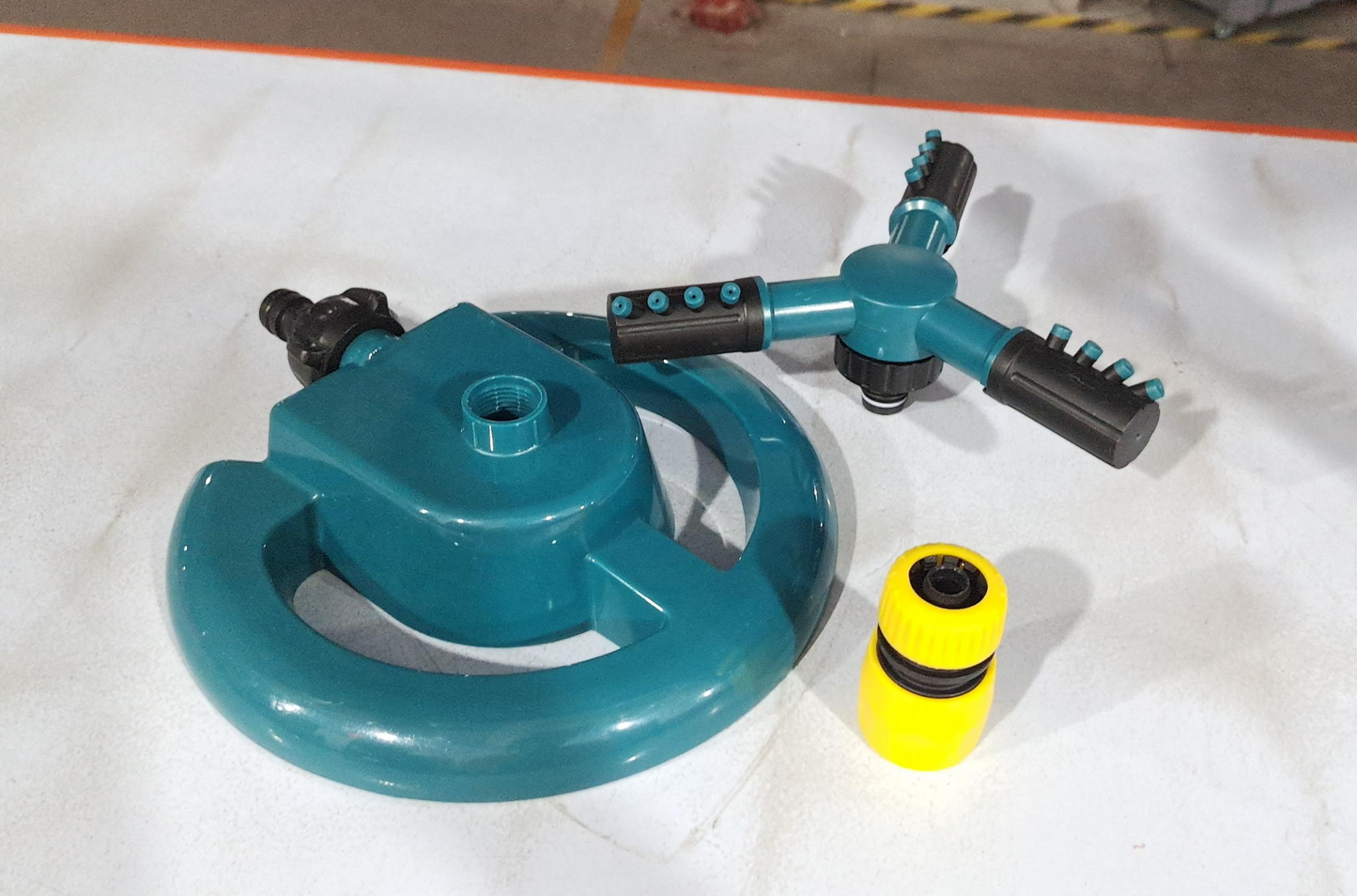 360° Rotating Garden Sprinkler – Adjustable Lawn Irrigation System for Efficient Watering