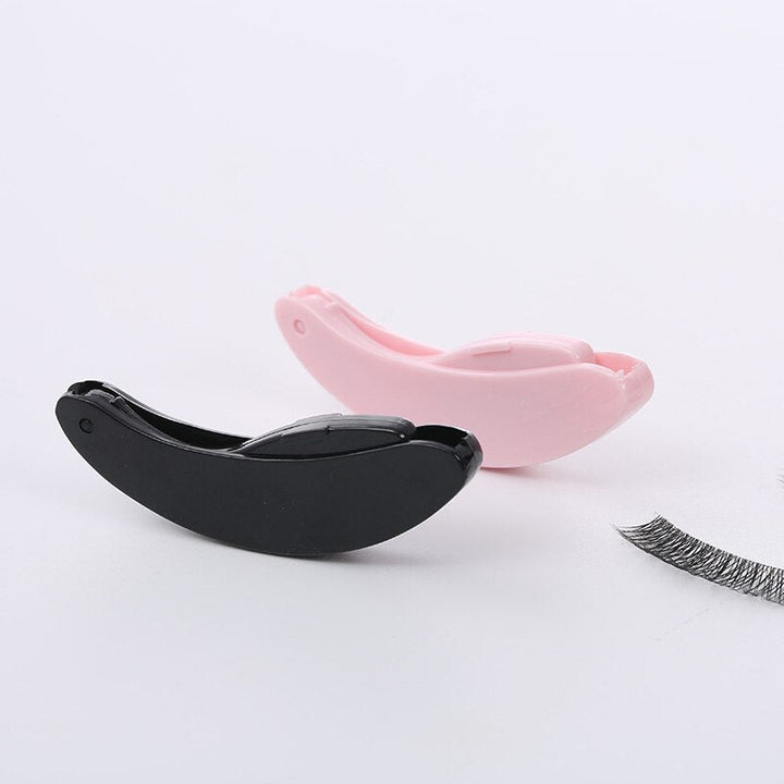 Portable Folding Eyebrow Brush – Precise Shaping and Grooming Tool