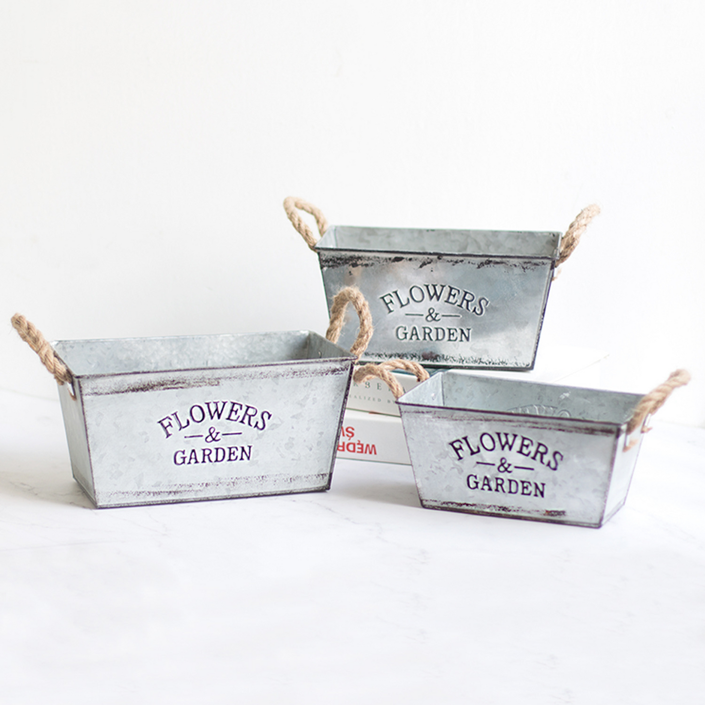 Metal Garden Planter with Hemp Rope Handles – Decorative Flower Pot for Outdoor Use