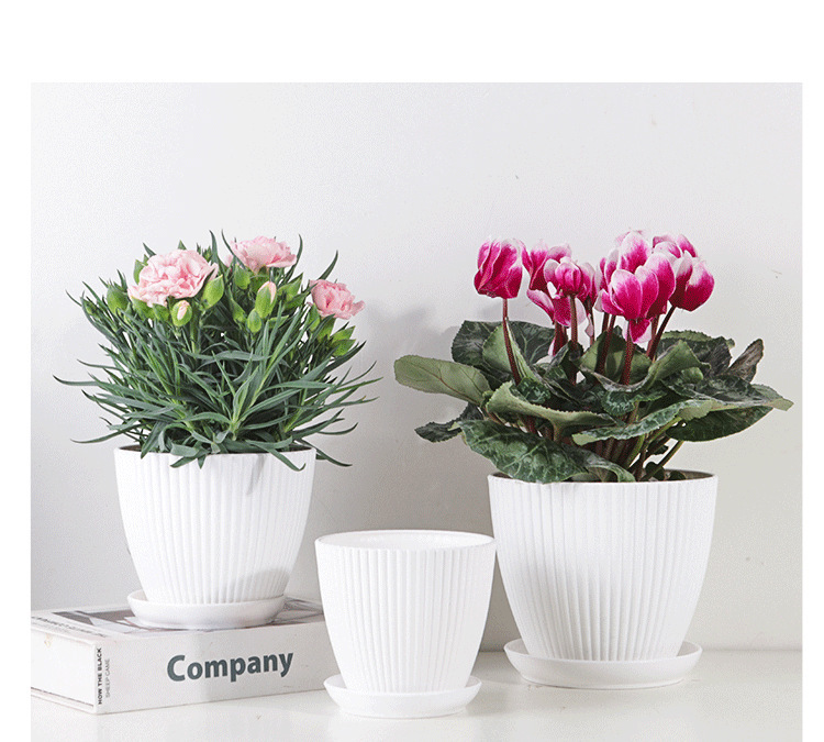 Sturdy Plastic Flower Pot with Grooved Design and Saucer - Durable Planter for Plants