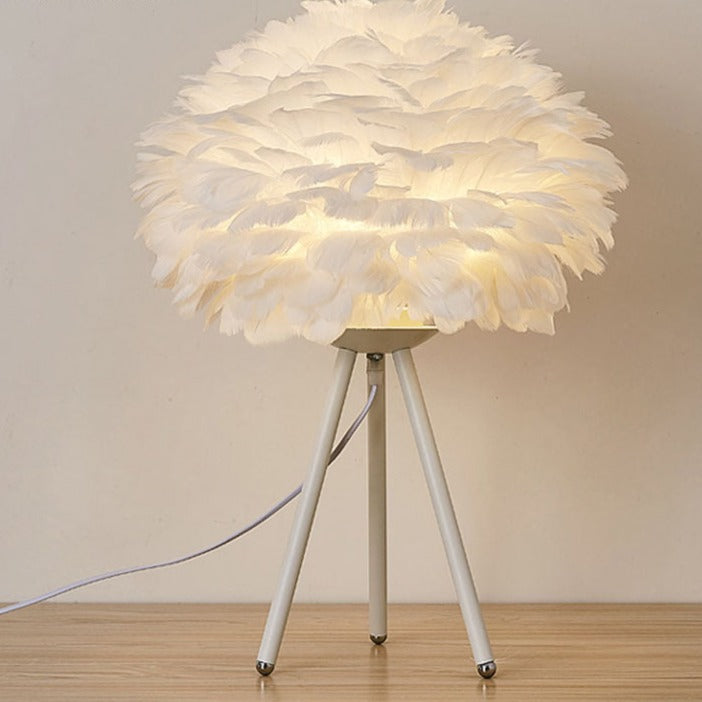 Elegant Feather Table Lamp