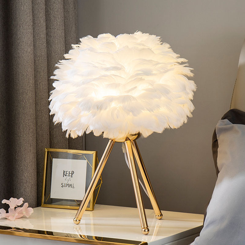 Elegant Feather Table Lamp