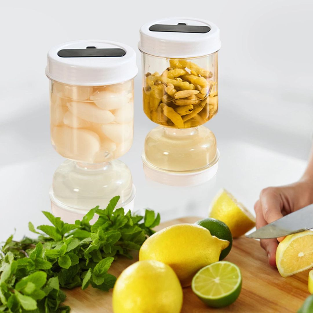 Mason Jar With Built-In Water Strainer